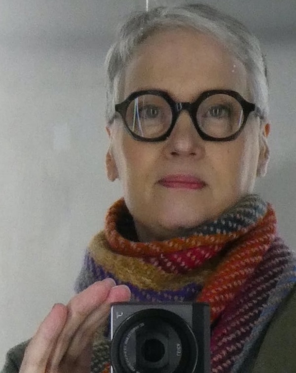 Helena Leiviskä peilin kautta Tallinnassa Fotografiskan hississä